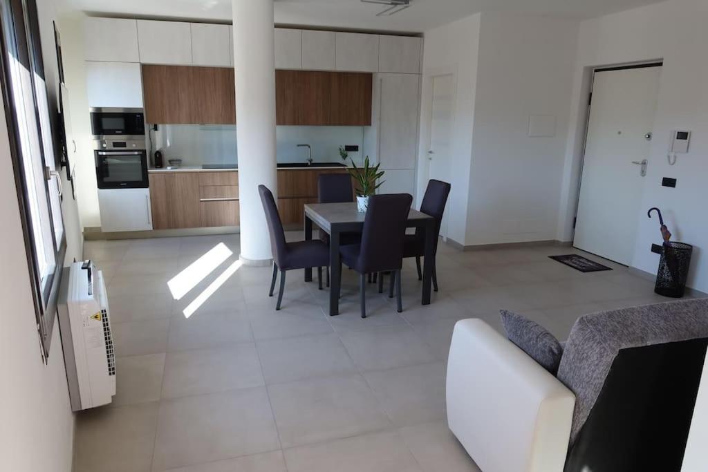 La Casa Di Loris Apartment Sarzana Luaran gambar